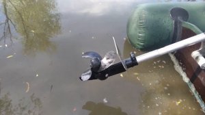 тест винтов меркури 2.5 и карвер 3.8 на ПЛМ 52сс на маленьком лодочном моторе.