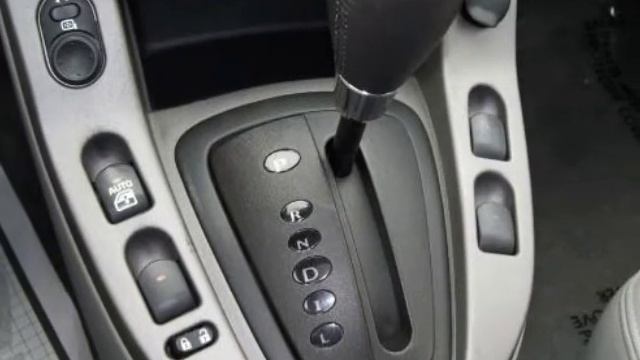 2004 SATURN VUE 4dr FWD Auto V6 смотреть онлайн