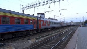 Прибытие пассажирского поезда с электровозом ЭП1М-642 на станцию Ростов-Главный