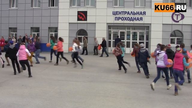 Флешмоб к 15-летию ТМК смотреть онлайн