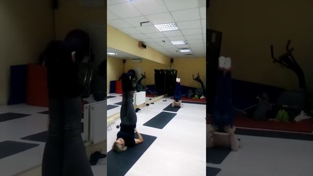 Растяжка с новым тренером. Школа-танцев Стихия смотреть онлайн