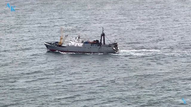 Чёрное Море и сейнер. Санаторий Днепр. 15.12.2023. смотреть онлайн