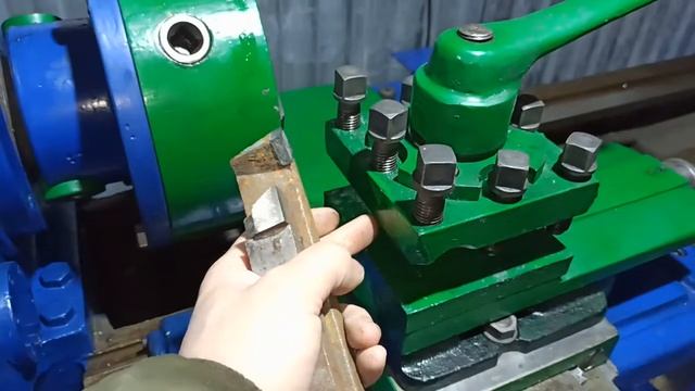 как приблизительно выставить резцы по центрам токарного станка