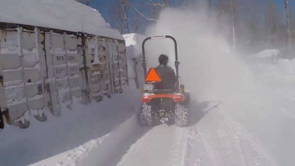 Мини-трактор для домашнего хозяйства KIOTI CS2610 2