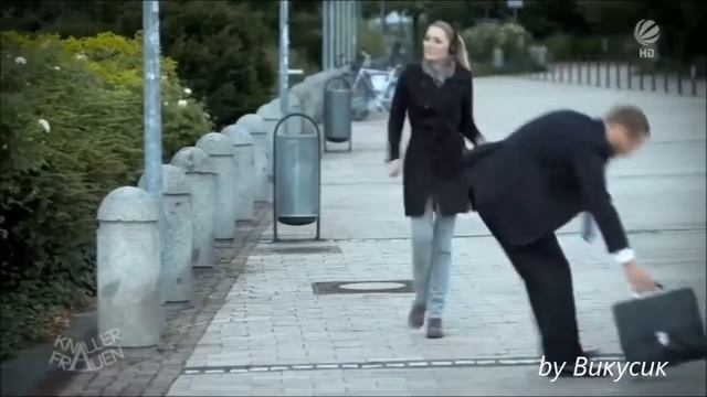 Когда в наушниках,играет MBAND смотреть онлайн