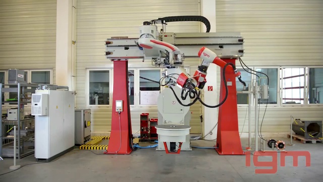 Восьмиосевой сварочный робот Igm из модульной серии RTi / RTE 400