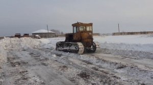Т-170 с ямз 238 очистка территории от снега