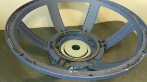 Ремонт сабвуферного динамика Turbosound TS-18SW2800A8 замена 
диффузора и всей подвижной части