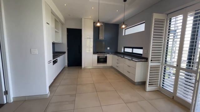 Upmarket 1 Bedroom Apartment In Oasis Steyn City смотреть онлайн