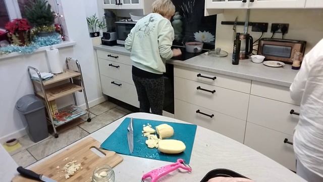 Как приготовить не просто суп, а вкусный суп Англия Манчестер Ирина Ок Декабрь 2022 смотреть онлайн