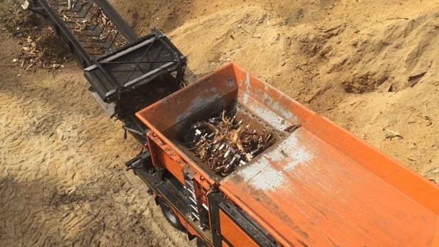 Измельчаем пни мобильным промышленным шредером PRONAR MRW 2.85h