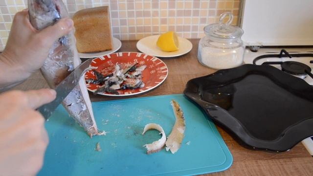 СТРОГАНИНА ИЗ СКУМБРИИ. КАК ПРИГОТОВИТЬ СКУМБРИЮ. смотреть онлайн