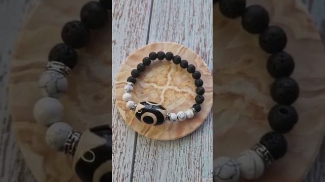 Браслет с бусиной ДЗИ 3 глаза для защиты смотреть онлайн