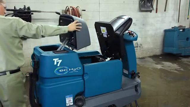 Tennant T7 Ride On Scrubber Dryer (Industrial Floor Cleaning Machine) смотреть онлайн