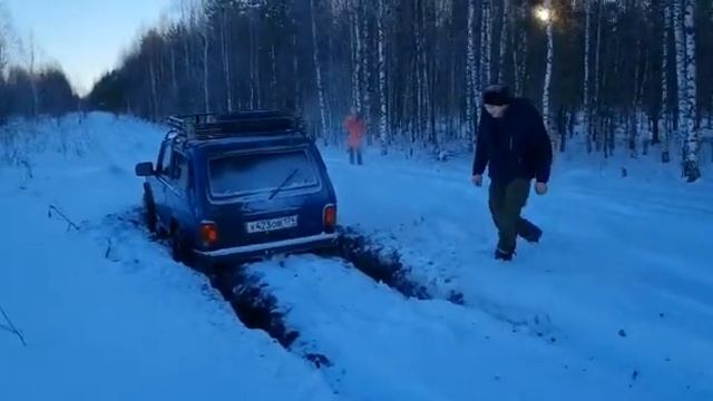 Нивы по снегу смотреть онлайн