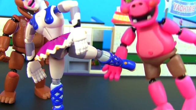 #ФНАФ! Аниматроники выбирают подарки для Чики! День Рождения Часть 1 FNAF смотреть онлайн