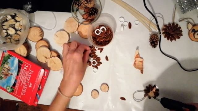 КРАСИВЫЕ НОВОГОДНИЕ ИГРУШКИ СВОИМИ РУКАМИ ИЗ НИЧЕГО? смотреть онлайн