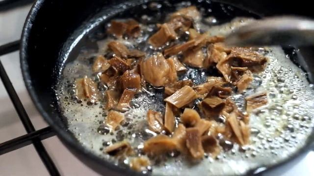 Суп из белых сушеных грибов с картофелем и вермишелью. смотреть онлайн