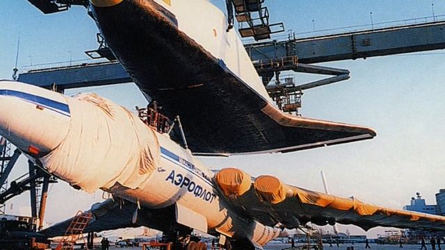 Необычный самолет ВМ-Т Атлант, который называли "Летающей Бочкой" смотреть онлайн