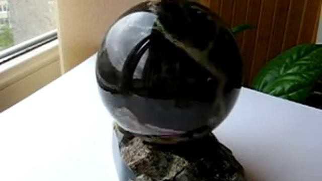 Брекчия морион и дымчатый кварц с подставкой, 70мм смотреть онлайн