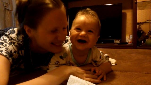 Как смеётся ребенок в 6 месяцев (Babies Laughing) смотреть онлайн