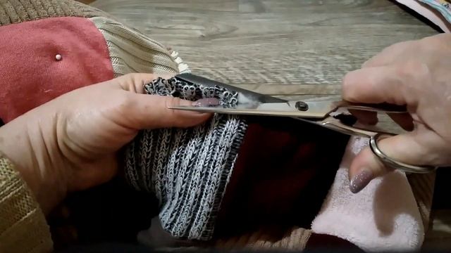 КОВРИК из ненужных СВИТЕРОВ и махрового полотенца - УТИЛИЗАЦИЯ ОБРЕЗКОВ и ненужных вещей смотреть онлайн