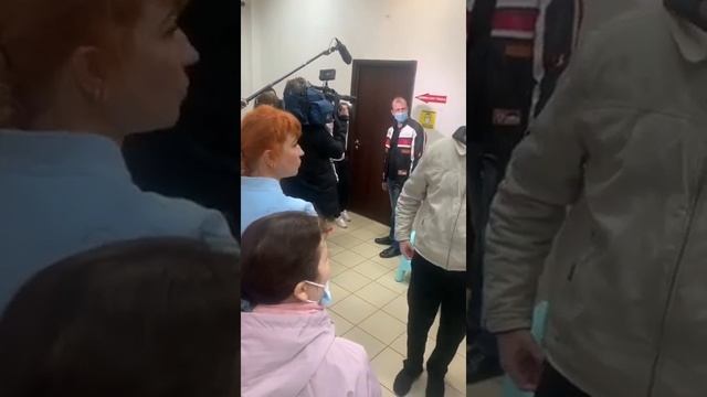 Продажные, переобувшиеся "продажники" Офиса продаж - не открывают дверь дольщикам 15 д. ЖК Новые Ос смотреть онлайн
