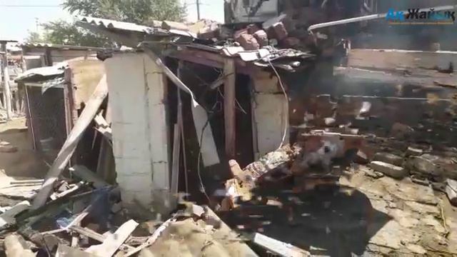 В Доссоре сгорел 100-летний барак, шесть семей остались без крова смотреть онлайн