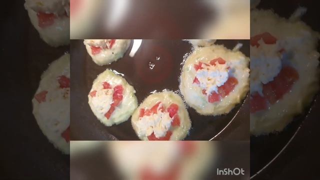 Кабачковые оладьи фаршированные сыром и помидором. смотреть онлайн