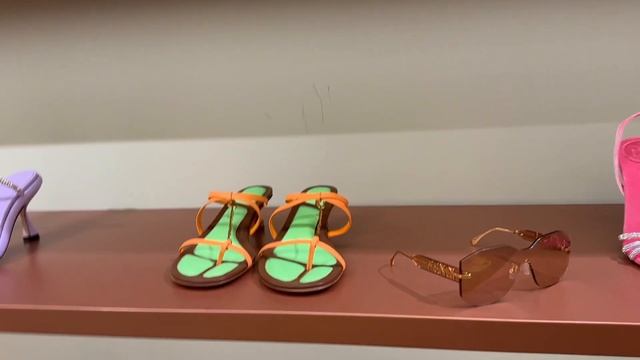 ШОППИНГ В ИТАЛИИ: ОДЕЖДА И КОСМЕТИКА | PRADA, CELINE, TOTEME, JACQUEMUS И ДР. смотреть онлайн