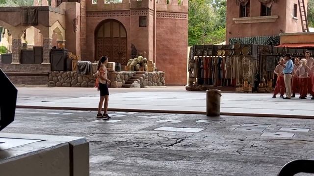 Indiana Jones Epic Stunt Spectacular With Technical Difficulties (VIP Section) смотреть онлайн