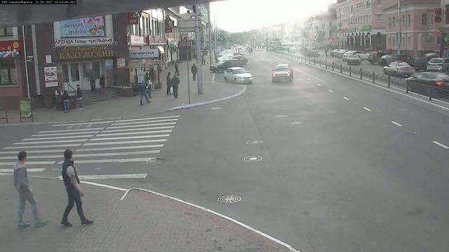 Kia таранит Toyot'у на ул. Кирова в Калуге