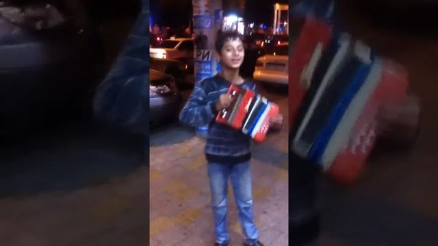 ТАЙСОН ДУШЕВНО ПОЕТ! смотреть онлайн
