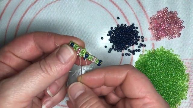 Мастер-класс. Браслет из бисера и бусин оригинальной формы. смотреть онлайн