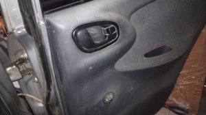 Daewoo lanos Sens не открывается дверь с салона с наружи