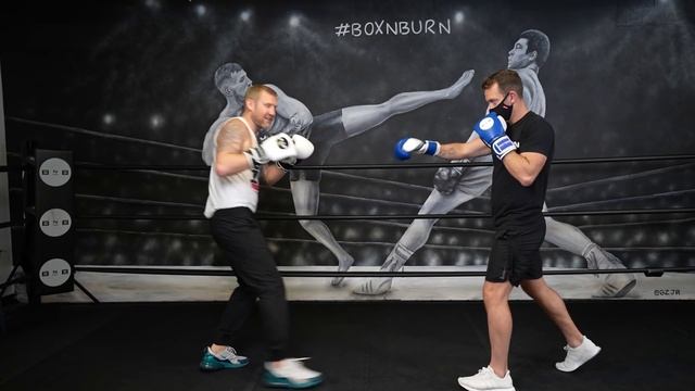 Switching Boxing Stance (Orthodox to Southpaw) During a Fight смотреть онлайн