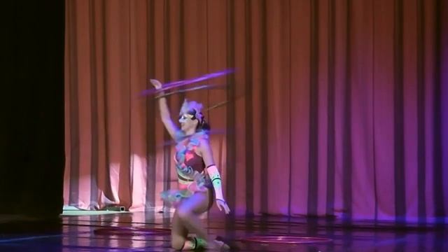 Артистка оригинального жанра Татьяна Федорова, хула-хупы смотреть онлайн