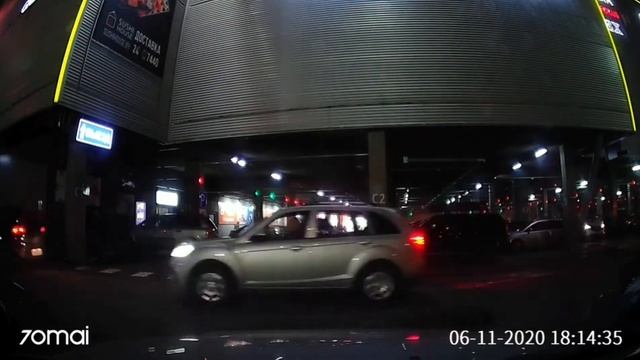 Подсматривавания ?на парковке около ТЦ ?видеорегистратор 70mai? смотреть онлайн