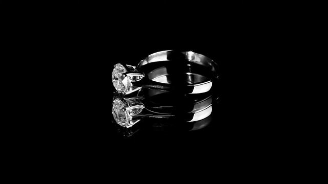 Кольцо из белого золота с бриллиантом 1 карат смотреть онлайн