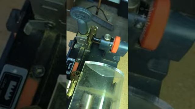 Adjusting the Micro-Adjust feature on Wenxing Key Machines смотреть онлайн