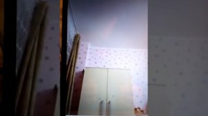 моя подруга переодевается в