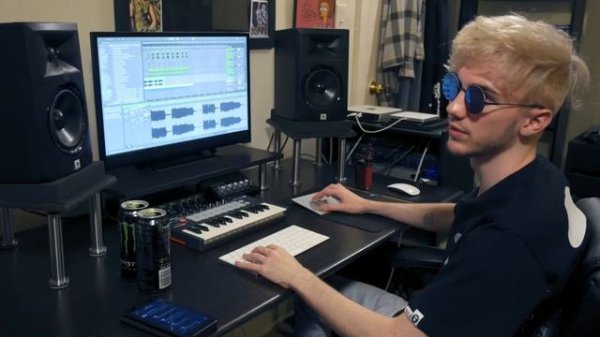 В Студии с PANDA EYES [ПЕРЕВОД]