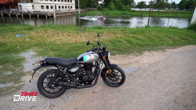 Royal Enfield Hunter 350 | First Ride Review from Bangkok! | Times Drive смотреть онлайн