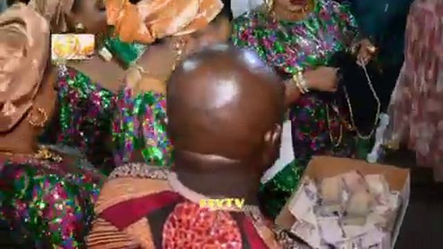 MC OLUMO AND HIS WIVE'S ARRIVE AT BIRTHDAY PARTY CEREMONY OF TAIWO & KEHINDE IN LAGOS смотреть онлайн