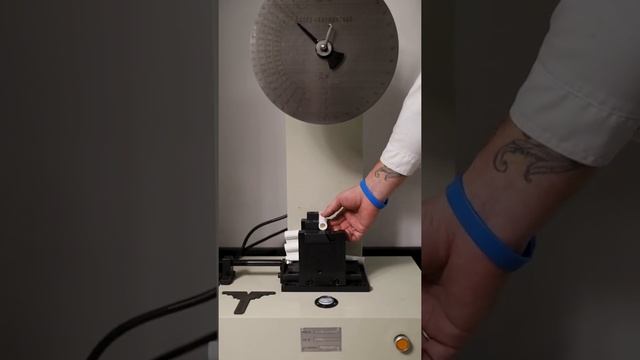 В лаборатории Ростерм. Как проводится проверка качества сантехнической продукции. смотреть онлайн