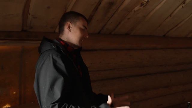 #24 HOUSE TOUR Hos Fenomenet Erik Grankvist Som Byggt En Timmerstuga Helt Själv Mitt Ute I Skogen.