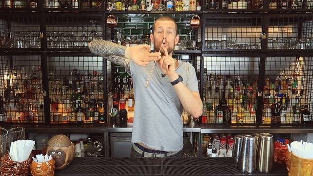 Bar Spoon Finger Spinning tricks смотреть онлайн