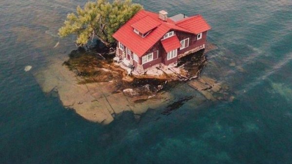 Самый малый, обитаемый остров в мире или "The Hub Island"