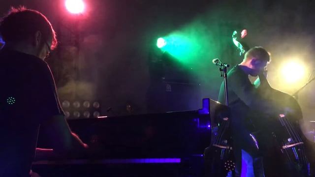 Gogo Penguin - Protest (Live Yverdon-les-Bains 12/08/2017) смотреть онлайн