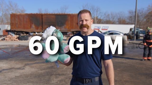Firefighter Vs. Flamethrower смотреть онлайн
